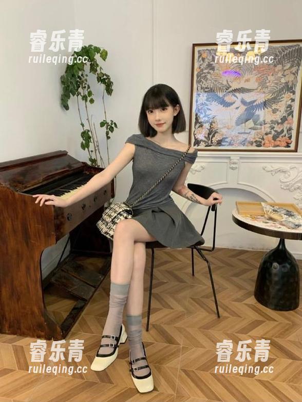 推女神 - “林紫涵女友”写真作品分享：捕捉青春的每一个细腻瞬间，展现真实之美.txt