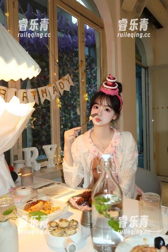 星颜社 - 谈谈王婉悠Queen的礼服写真：分享她的独特风格与魅力.txt