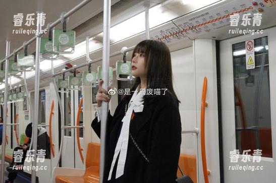 是一只废喵了姐姐的艺术之旅：一组精致写真照片合集尽情欣赏！.txt