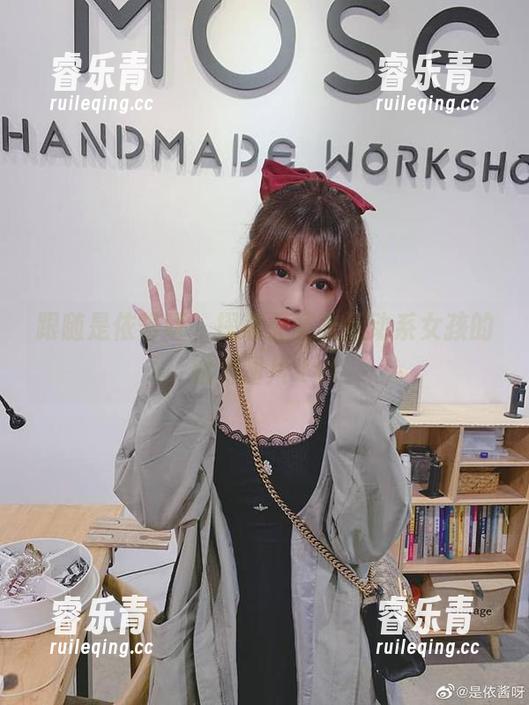 是依酱呀 跟随是依酱呀,探索无圣光运动系女孩的魅力图片.txt