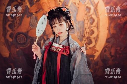 最新图包曝光！晕崽Zz缠绵的时刻，瞬间捕捉无限魅力！.txt