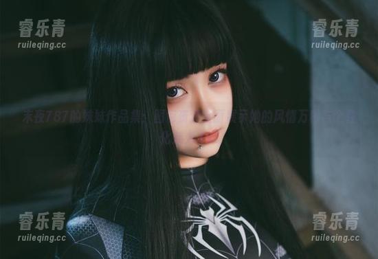 末夜787的妹妹作品集：图包资源全面展示她的风情万种与个性化魅力.txt