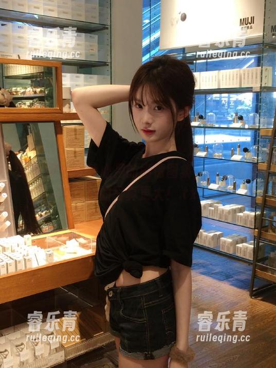 果团网 - 看梦心月的剧情图集，我的脑洞比她的写真更大！.txt