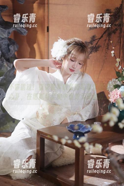 不容错过！柒柒要乖哦最新写真作品《甜心》，在细腻与柔美中绽放无限魅力.txt