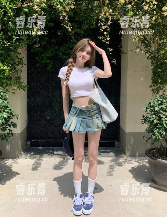 梦丝女神-刘诺 梦丝女神 - 刘诺教室顷语:在线品味每一张精美原图的故事.txt