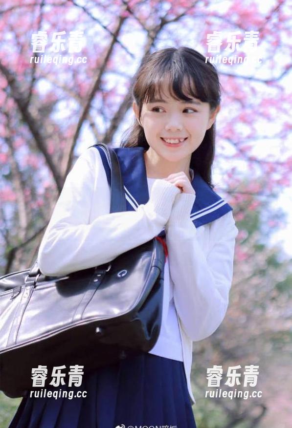 梦丝女神 - 探寻宁夏灰丝的艺术世界：写真全集与细腻原图.txt