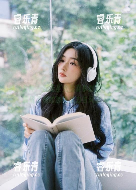 梦丝女神 - 在无圣光的夏季时光中，苏柔展现了她的独特魅力与风格.txt