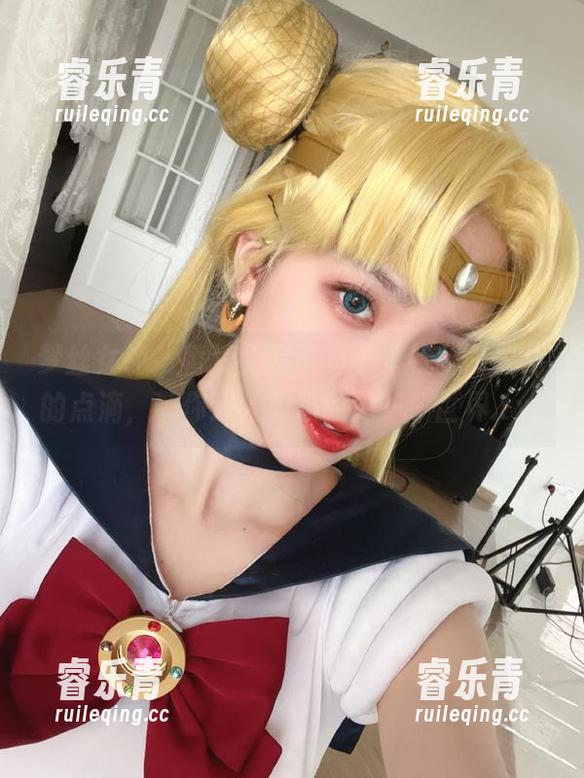 梦丝女神 - 香萱全套写真，透视秘书生活的点滴，带你进入职场的另一个世界.txt
