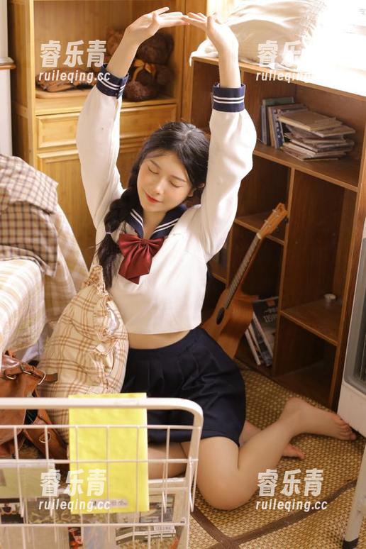 梦丝女神 - 观看魏婷婷学姐的精彩写真，让每一张图片都讲述动人的故事.txt