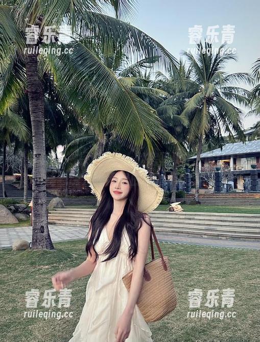 森萝财团 - 探索Aika私房写真中的60D白丝与诱人酱肉包的绝妙搭配.txt