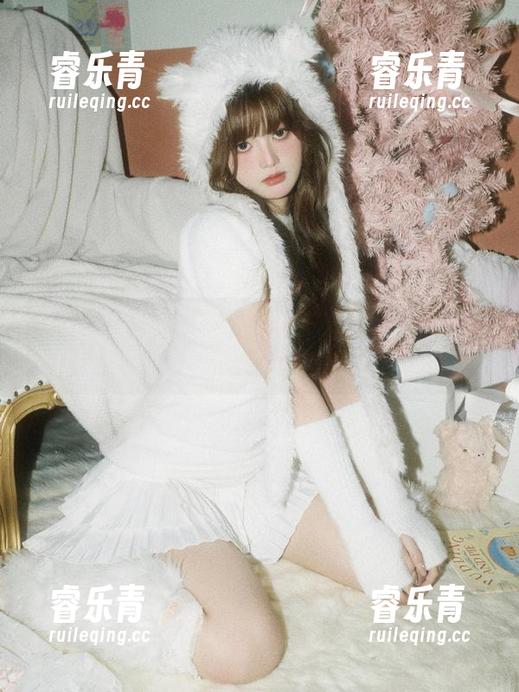 森萝财团 - 小满带来的油亮艺术：全新写真作品集与精美原图推荐.txt
