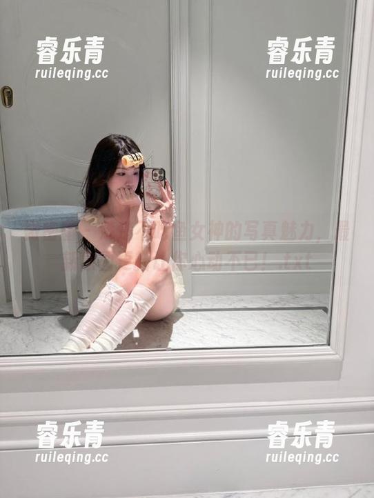 微密圈 - 楚楚不吃鱼女神的写真魅力，最新原图更新让你心动不已！.txt