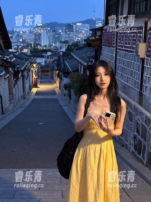 模范学院 - 走进SiByl李思宁的高清美足作品集：感受精致与性感的完美平衡.txt