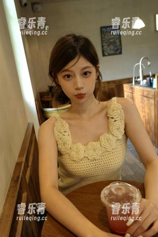 模范学院 - 探索任莹樱Jenny的美足写真，带你进入一个充满艺术与魅力的世界！.txt