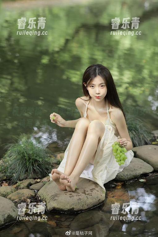 模范学院 - 绝美瞬间！冯木木LRIS的女孩写真作品中汲取灵感与欢笑！.txt