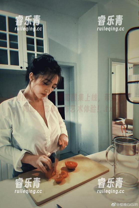 免费樱晚gigi夜青鸾图集上线，带给你不同的视觉享受与艺术体验！.txt