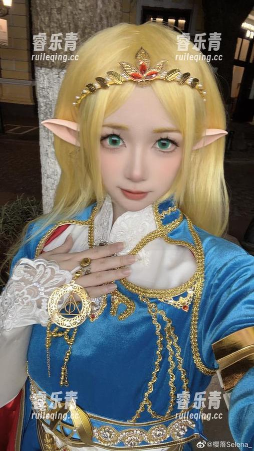 从未见过的樱落酱w，大凤礼服写真作品让人惊叹不已.txt