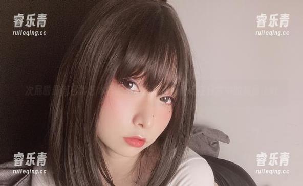 次屁啦最新日常艺术作品：原图揭示她隐藏在日常中的美丽.txt