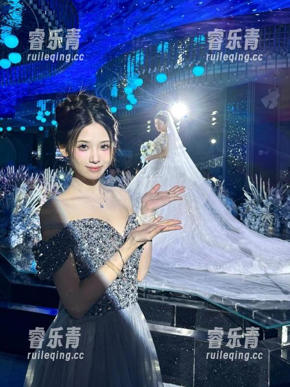 泥泥汝水手服美图精选，感受每一帧的青春活力与朝气.txt