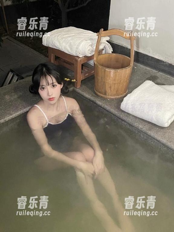 爱蜜社 - Flower朱可儿在线睡衣写真资源，带你进入梦幻般的视觉世界.txt