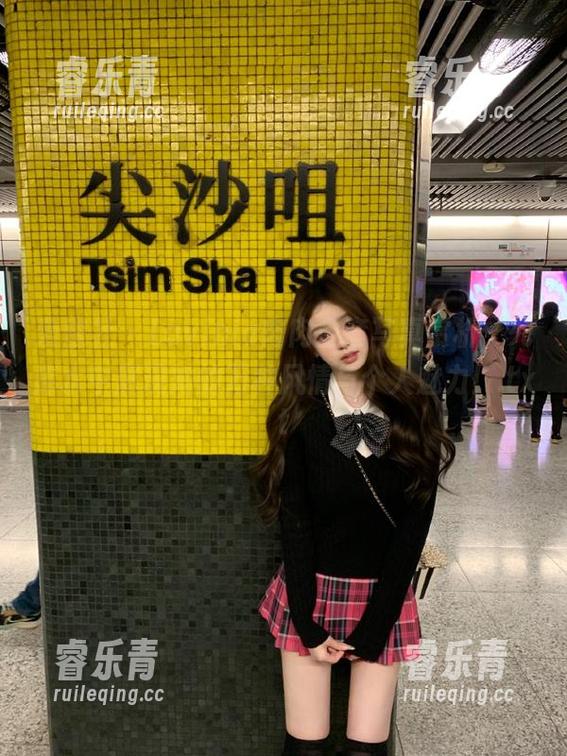 爱蜜社 - Lavinia肉肉全套写真赏析，死库水中展现她的万种风情与个人魅力！.txt
