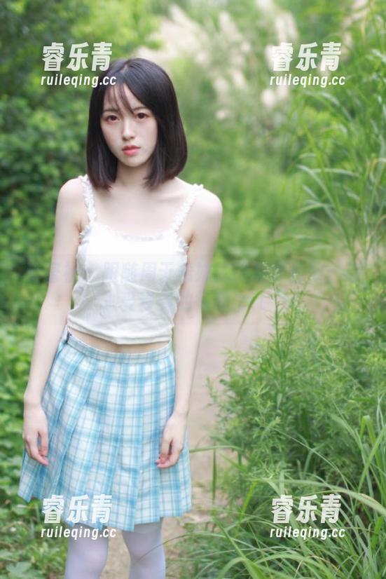 爱蜜社 - 跟随周于希妹妹的写真合集：感受青春的律动.txt