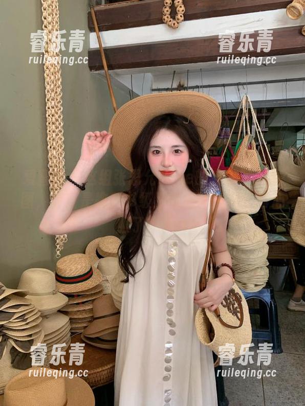 爱蜜社 - 这组张思允Nice的皮衣写真原图，简直是教科书级别的时尚搭配，真心服了！.txt