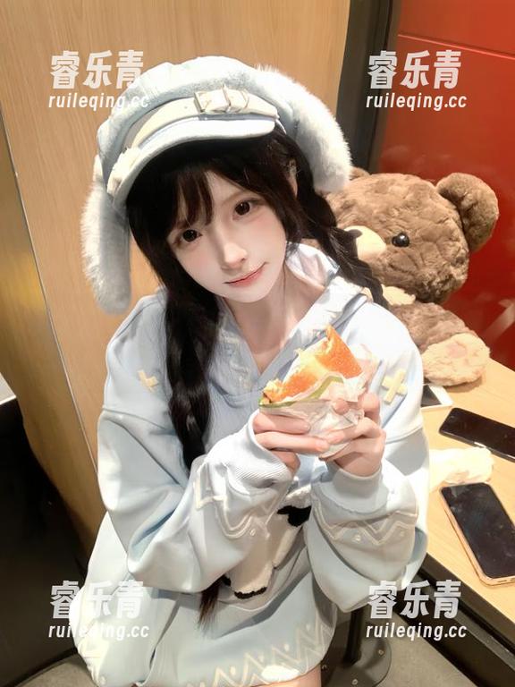 爱蜜社 - 酥小白的高清豹纹图包，捕捉瞬间之美与野性气息.txt