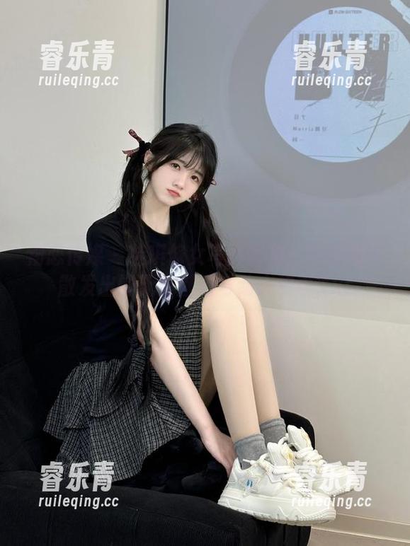 物恋传媒-佳琪 物恋传媒 - 佳琪修女写真图集:在静谧中散发出的无穷魅力与动人故事.txt