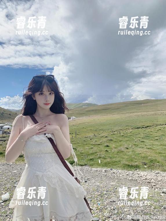 一场皮衣与光影的碰撞，猫九酱无圣光图集带你入梦.txt