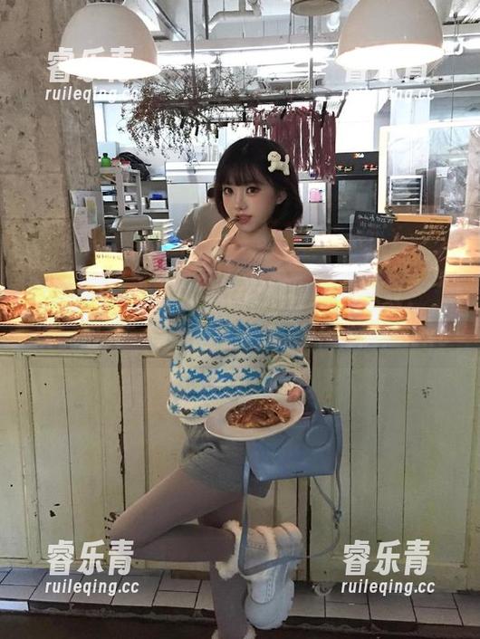 微密圈 - 将“桃桃”展现得淋漓尽致，“玫桃泡芙”写真套图合集笑中有泪！.txt