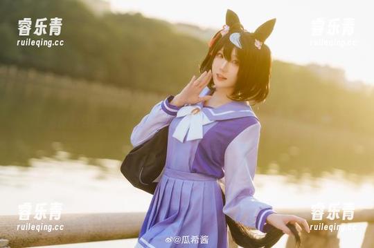 瓜希酱办公室写真精选：展现她职场风采与风格的作品集.txt