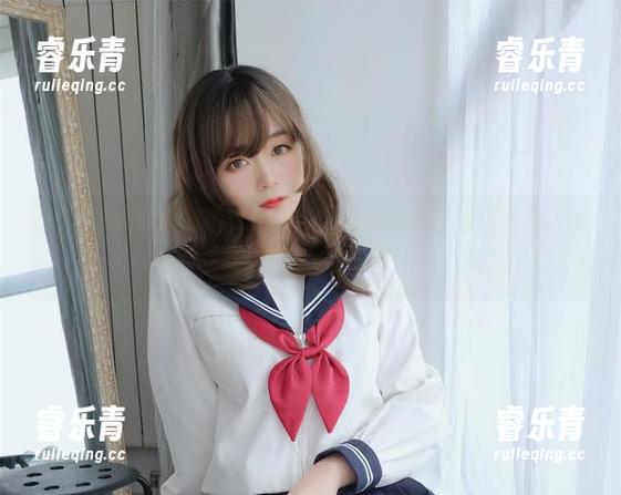 白银81通过她的写真作品，倾情演绎那些细腻、动人的甜蜜回忆.txt