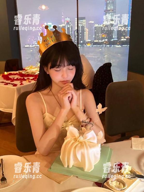 微密圈 - 白龙猫女奶牛全集大公开，原图展示每一处细节，真是视觉盛宴！.txt