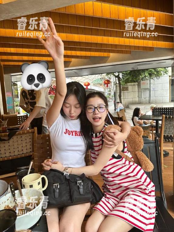 白龙猫女 微密圈 - 在白龙猫女的全套珠光袜图集中,发现她与众不同的摄影艺术!.txt