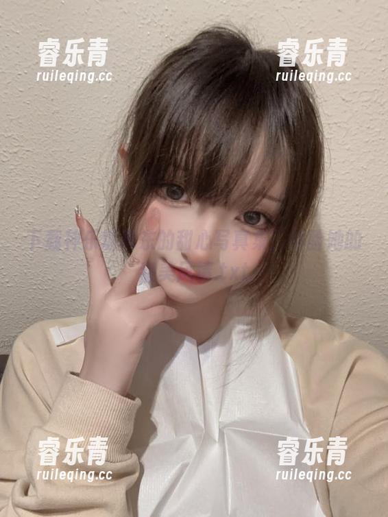 下载神乐坂真东的甜心写真集，体验她的甜美风情.txt
