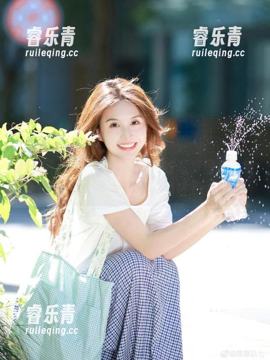 秀人网 - Baileys香儿睡衣写真图集，唤醒你心底最柔软的渴望.txt