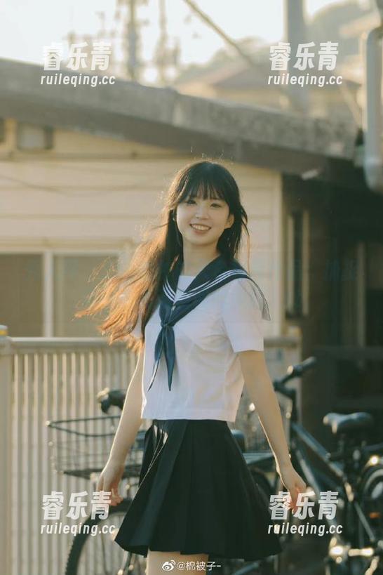 秀人网 - Zoe柚柚的天台写真作品：捕捉每一个高清瞬间的美丽.txt