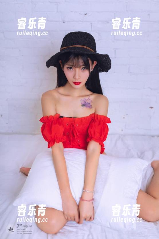 秀人网 - 深入体验e宝小野猫全套牛仔裤写真，感受每一帧作品带来的无限性感与诱惑！.txt