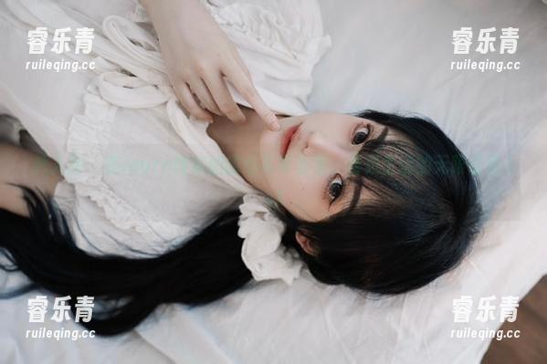 秀人网 - 在laura阿姣的甜心写真合集，看见生活的无限温柔.txt