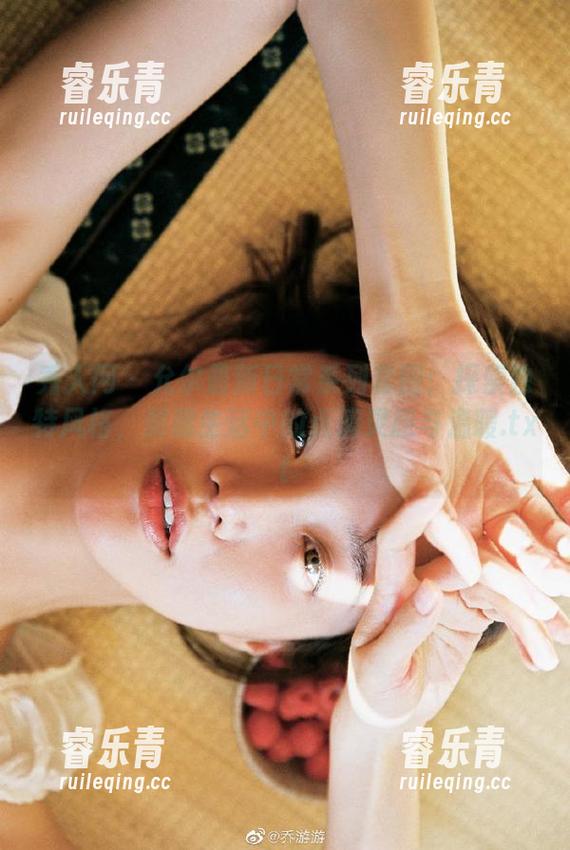秀人网 - 允尔最新日常系列套图：探索独特风格，展现生活中的点滴灵感与温暖.txt