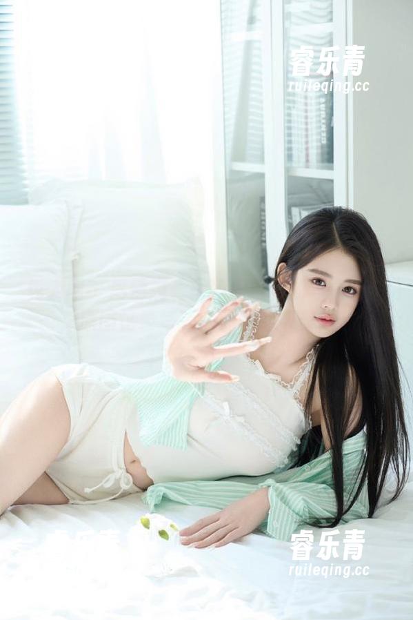 秀人网 - 尽情观看区静瑶学姐的写真佳作，原图记录每一瞬间的动人美.txt