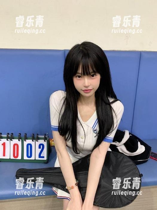 秀人网 - 邂逅南乔与旗袍的高清写真，精彩图片记录她的美丽瞬间.txt