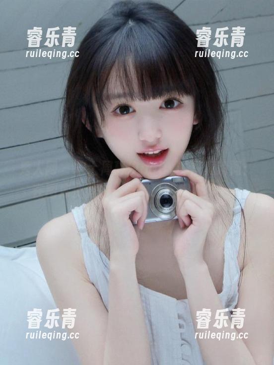 秀人网 - 护士周慕汐baby的写真瞬间：在图库资源中，与自嘲相拥而笑.txt