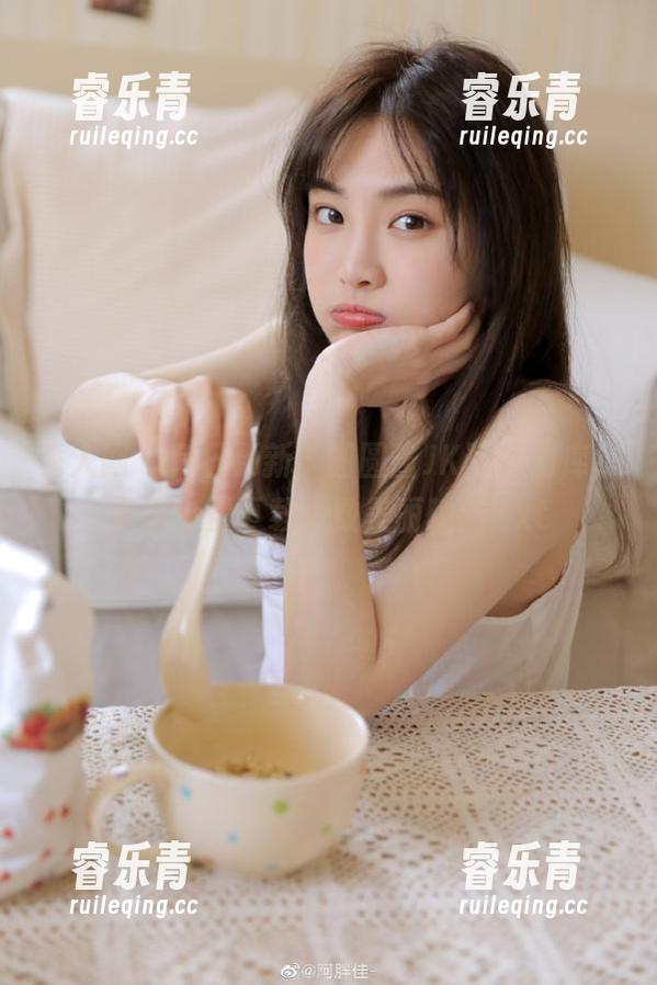 秀人网 - 每日更新！圆圆酱JK写真图库，带你免费下载无数美丽瞬间.txt