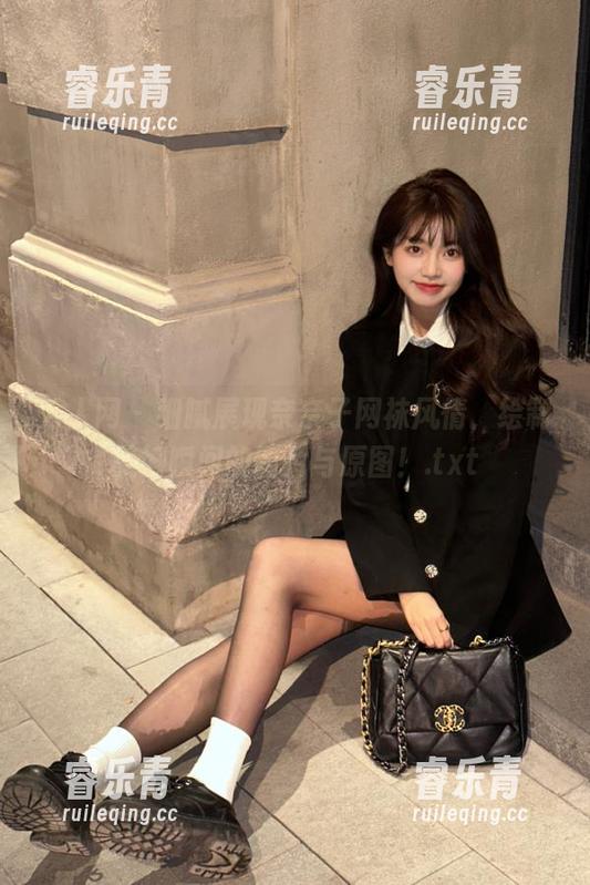 秀人网 - 细腻展现奈奈子网袜风情，绘制美好瞬间的图片与原图！.txt