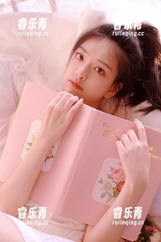 秀人网 - 在线查看娜露Selena的御姐写真原图，探索她背后的故事与灵感.txt
