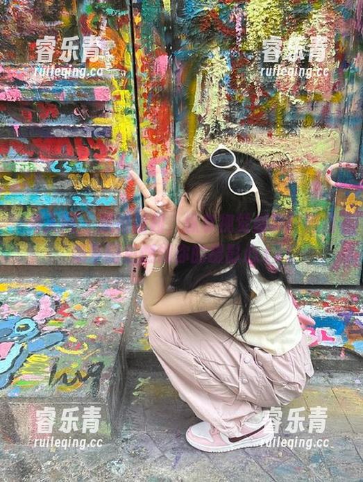 秀人网 - 拥抱福利，纵享视觉盛宴！娜露奶牛图包燃爆你的摄影心.txt