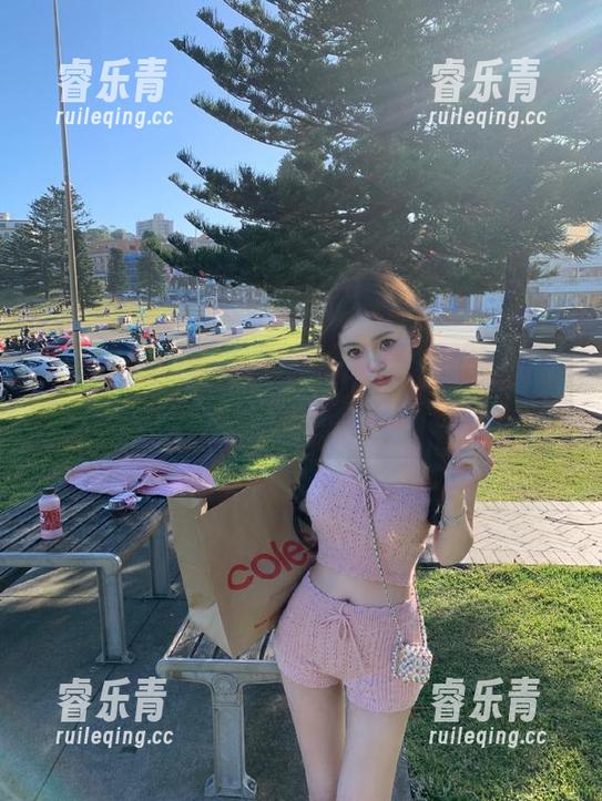 秀人网 - 私拍圈新星尹甜甜，畅谈死库水资源背后的故事！.txt