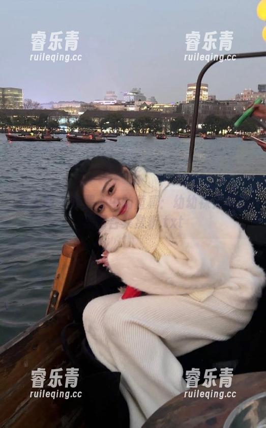 秀人网 - 唤醒心中的童真：幼幼裸足写真美图合集赏析.txt